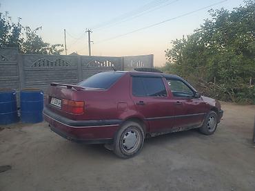 Volkswagen Vento: 1994 г., 1.8 л, Механика, Бензин, Седан