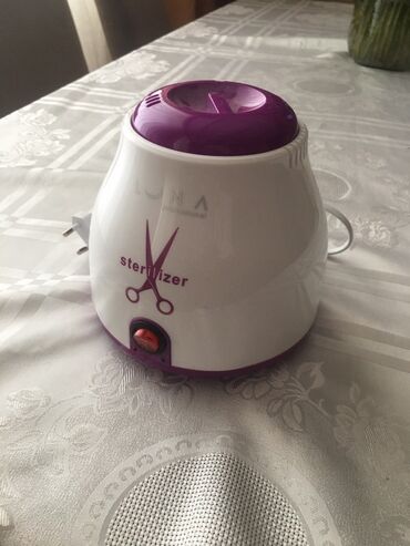Tavalar: Luna brendi tərəfindən ağ və bənövşəyi rəngdə sterilizator. Cihazın ön