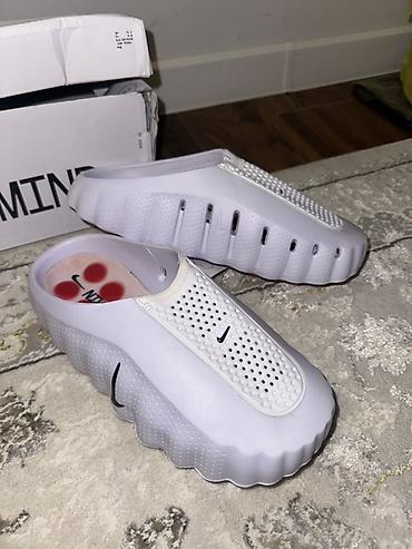 массажный тапочки: Кроссовки, 41, 40.5, Nike, Новый, цвет - Белый — 1