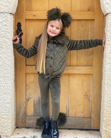 Kompleti: Toplo postavljene plišane trenerkice za devojčice u kompletu sa rajfom — 1