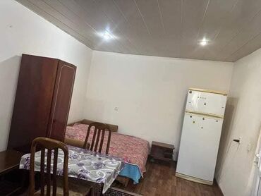 Uzunmüddətli kirayə mənzillər: Bir otaqlı mənzil kirayə verilir. Otaqda çarpayı, dolab, soyuducu