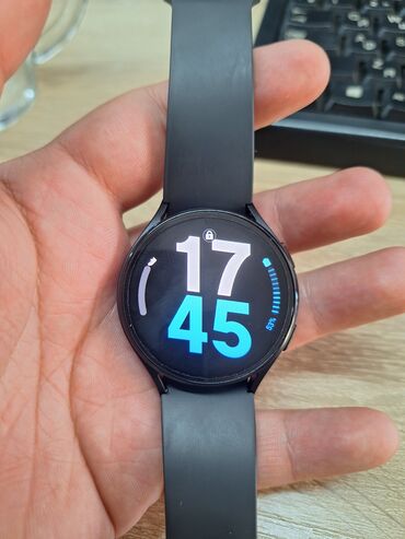 samsung watch 3: Продаю часы Galaxy watch 5 серии 44мм. Пользовался около 1.5 месяца