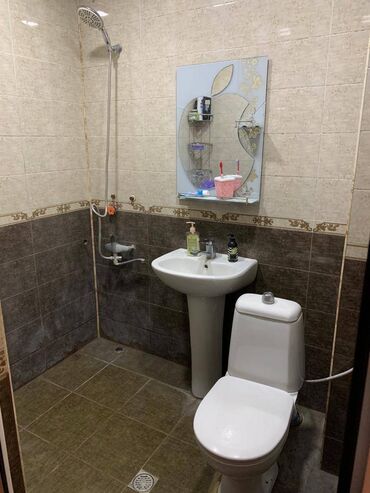 Uzunmüddətli kirayə mənzillər: Yalnız tələbə qızlara verilir. Evde her bir şərait var.istilik sistemi — 4