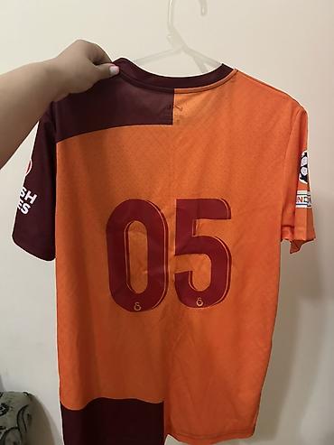 Kişi geyimləri: Məhsul: Nike Galatasaray futbol köynəyi - Rəng: İkiyarı – narıncı və — 2