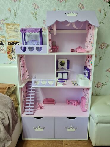 срочно продаю в связи с переездом: Продаю барбин домик. Цена 8000 сом. WA