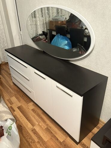 Кухонные гарнитуры: С зеркалом