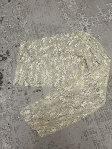 klassik koynekler: Zərif krem rəngində krujeva bluz - Material: nazik, elastik krujeva -