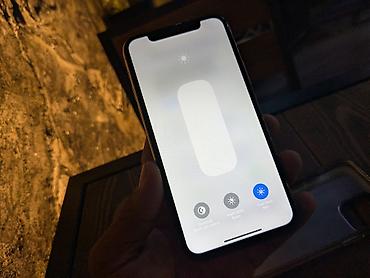 Apple iPhone: IPhone 11 Pro, Б/у, 64 ГБ, Белый, Чехол, 65 % — 15