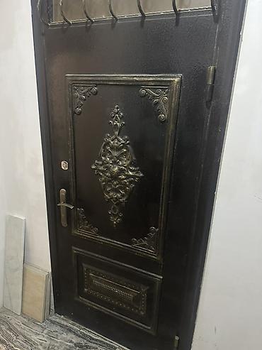 demir seyf qapi: Metall qapı – dekorativ relyefli, klassik dizayn - Material: qalın — 1