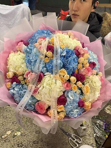 Букеты из живых цветов: Авторские букеты из свежих цветов - Розы премиум-класса (крупный — 9