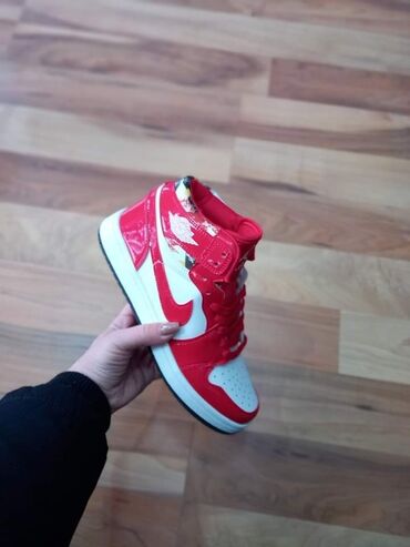 Women's Sneakers and athletic shoes: 41 — 27