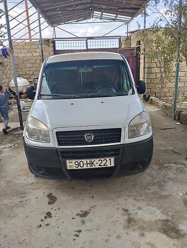 Fiat: Fiat Doblo Cargo, ağ rəng, yükdaşıma üçün praktik furqon. Texniki və — 1