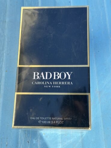 sakoi i pantalone: Parfem CAROLINA HERRERA Bad Boy Edt 38e Gornje note: bergamot Srednje