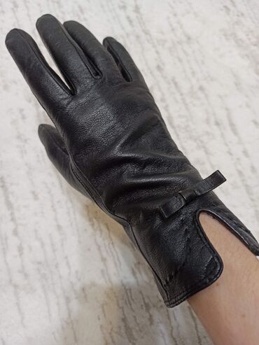 перчатки черные: КОЖА натуральная. Шикарно на руках! Утеплённые. Новые. На маленькую