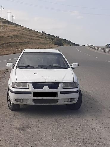 продается авто: Ağ rəngli sedan avtomobil Avtomobil satılır blokda cat var kasmetka — 1
