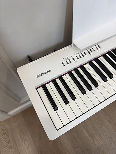 сустейн: Цифровое пианино Roland (белое) с полноценной 88‑клавишной клавиатурой — 4