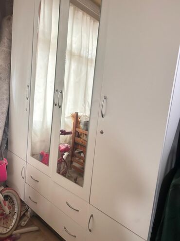 Çarpayılar: İşlənmiş, Açılan, 3 qapılı Düz dolab, Dolab-asılqan