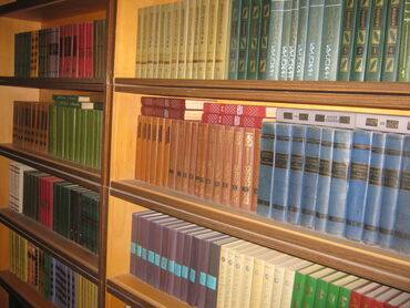 Букинистическая литература (в основном издания СССР), в том числе
