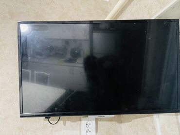 газовая плиты: Телевизор VASIN, диагональ примерно 32–40". Плоская LED-панель с