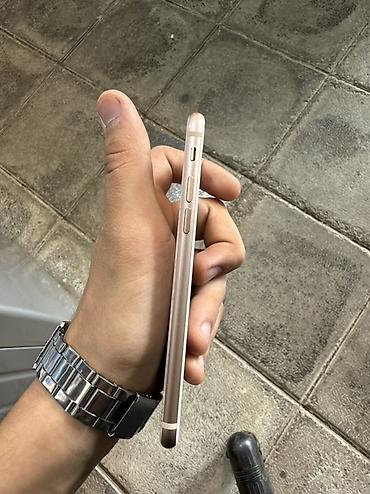 iphone 13 dubay qiymeti: IPhone 8, Qızılı, Qırıq, Barmaq izi — 7