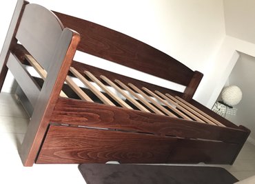 Kreveti: Single krevet nov nikada nije koriscen puno drvo bukva sa dve
