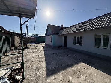 Продажа коттеджей и домов: Продаётся жилой дом с просторным двором и хозпостройками — 1