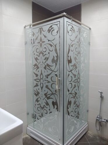 Duş kabinaları, arakəsmələr: Yeni Arakəsmə, Pulsuz çatdırılma — 25