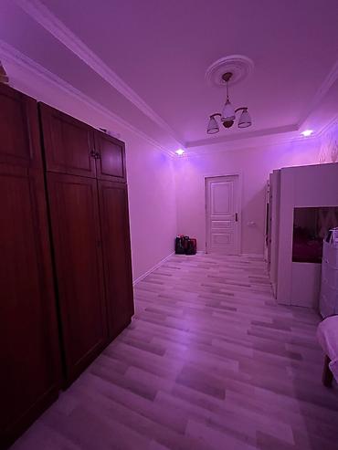 Mənzillər: 1nəfər xanım otaq yoldaşı axtarılır. Qiymət 250 azn — 2