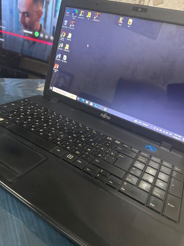 Mercedes-Benz: Intel Pentium, 4 GB, 17 "