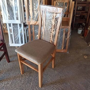 Stolice: Stolice za Terpezariske Cena po komadu 30 e Boju tapacira i drveta — 20