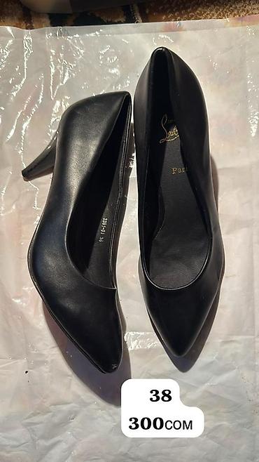 Босоножки, сандалии, шлепанцы: Женская обувь — два варианта. 1) Сандалии с декором - Размеры: 37 и — 40