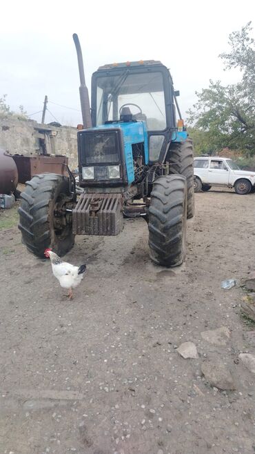 Traktorlar: Kənd təsərrüfatı texnikası paketi - Traktor: kabinli, ön çəkili, iri