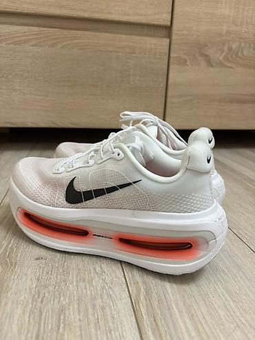 Кроссовки и спортивная обувь: Кроссовки, 40, Nike, Новый, цвет - Белый, Самовывоз — 4