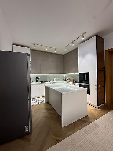 Үйлөрдү сатуу: 6 бөлмө, 250 м², 4 соток, Бишкек, 3-мкр Кыймылсыз мүлк агенттиги — 10