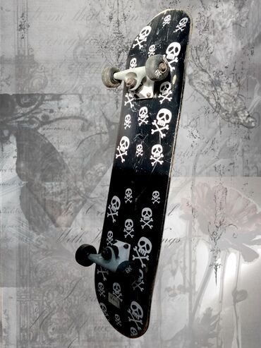 Velosiped ehtiyyat hissələri: Qara skateboard. Ünvan Xırdalan