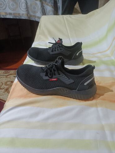 Krasofkalar və idman ayaqqabıları: Salam teklukesizlik ayablari tezedi 42razmer super gorunuşu var burnu — 10