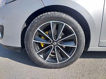 bmw e34 bufer: Renault Megane Estate (universalı) – gümüşü rəng - Kuzov: 5 qapılı — 4