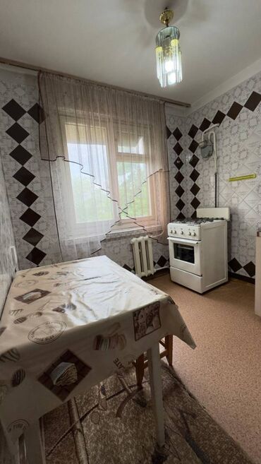 квартира бишкек ахунбаева: 1 комната, 33 м², 104 серия, 3 этаж, Старый ремонт