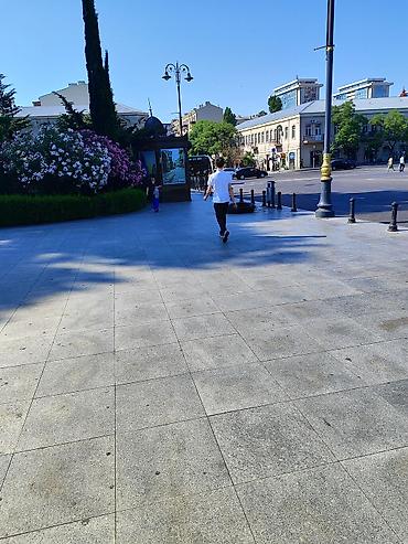 Şəhər meydanı və piyada zonasının abadlaşdırılması üçün qranit səki