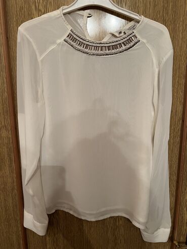 Köynək və bluzalar: Koftalar və Şalvarlar 36-38 (S/M)razmer, hər biri 5 manat Ünvan: 8-ci — 6