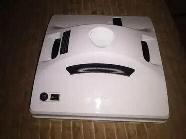 Robot usisivači: Lepo ocuvan. Nemam punjac. Kad se ukljuci signalizira zelenu lampicu — 2