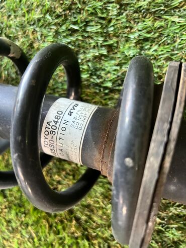 Амортизаторы, пневмобаллоны: Комплект амортизаторов Toyota 2010 г., Б/у, Оригинал, Япония — 10