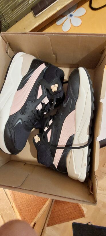 new yorker stikle: Puma, 38.5, color - Black