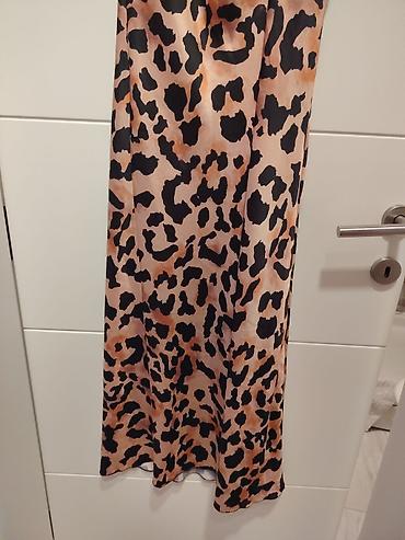prsluk s: Maksi haljina sa leopard printom marke Mona. Haljina ima kratke rukave — 4