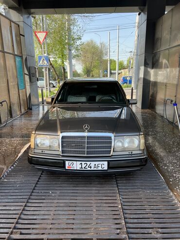 лобовой мерс: Mercedes-Benz 230: 1992 г., Автомат, Бензин, Седан
