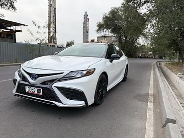 Toyota: Toyota Camry: 2022 г., 2.5 л, Гибрид, Седан — 4
