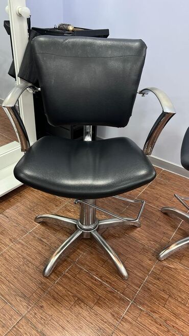 продаю парикмахерское кресло: Продаю кресло 2шт по 3000с