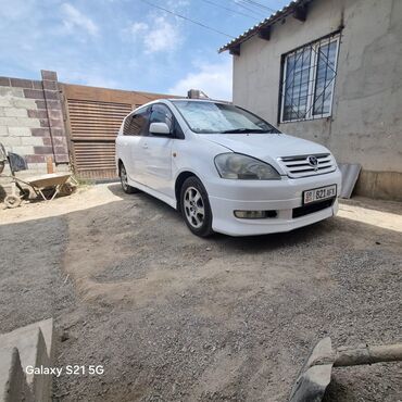 срочно срочно продам машину: Toyota Ipsum: 2002 г., 2.4 л, Автоматические, Бензин, Минивэн
