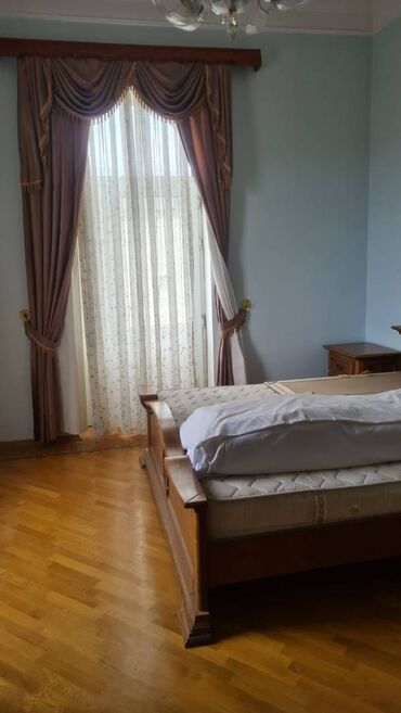 Digər kommersiya daşınmaz əmlakı: Badamdar da Hərbi qospitalın yanında 6 sotun içində olan 2 mərtəbli 5 — 10