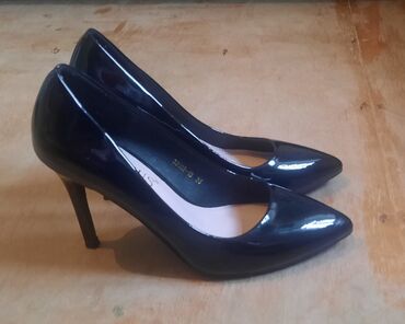 Toy paltarları və aksesuarları: Qadın klassik tufli – Optrus markası - Model: şip-şəfəqli, sivri